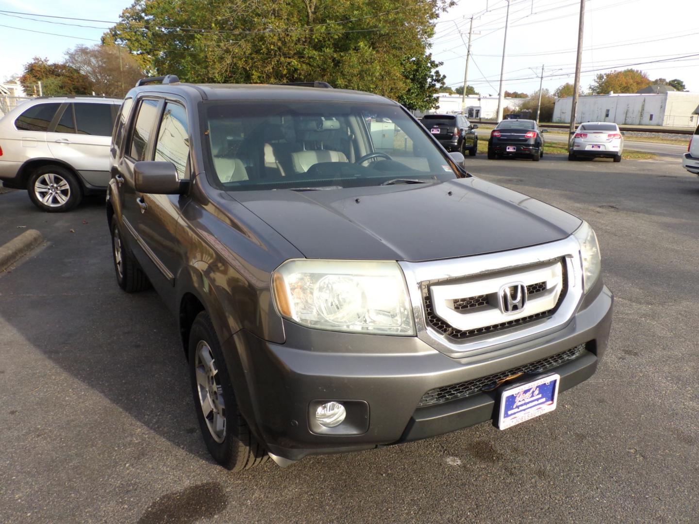 2010 Grey Honda Pilot (5FNYF4H91AB) , located at 5700 Curlew Drive, Norfolk, VA, 23502, (757) 455-6330, 36.841885, -76.209412 - Photo#3